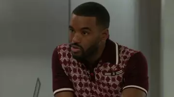 Amiri MA Quad Polo porté par Andre Richardson (Sean Freeman) comme on le voit dans Beyond the Gates (S01E72)