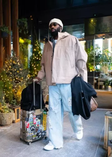 Mochila Saint Laurent Black Canvas 'City' usada por Tim Hardaway Jr. en la cuenta de Instagram @detroitpistons