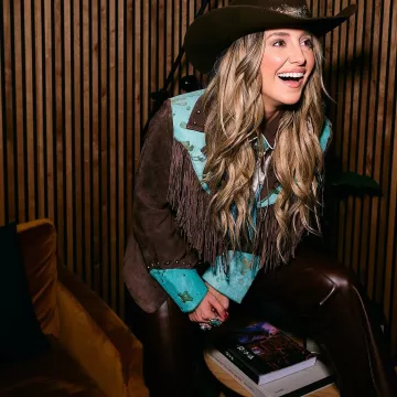 Whirlwind World Tour Lainey Wilson Brown Suede Blazer worn by Lainey Wilson on the Instagram account @laineywilson