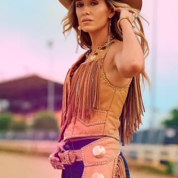 Railbird Festival 2025 Lainey Wilson Brown Fringe Vest worn by Lainey Wilson on the Instagram account @laineywilson