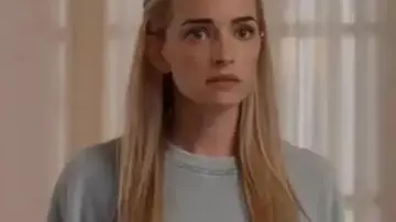 Ginny & Georgia S03 Georgia Miller Light Blue Sweatshirt of Georgia Miller (Brianne Howey) in Ginny & Georgia (S03E07)