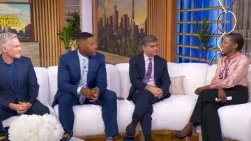 Blusa de sarga de seda con estampado mixto Gucci Romain GG usada por Deborah Roberts como se vio en Good Morning America el 17 de junio de 2025
