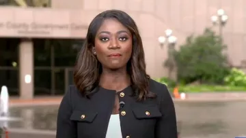 Blazer corto de Zara con solapas en negro usado por Faith Abubey como se vio en Good Morning America el 17 de junio de 2025