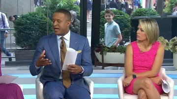 Vestido superpuesto de encaje escalonado de Esley usado por Dylan Dreyer como se ve en Today el 17 de junio de 2025