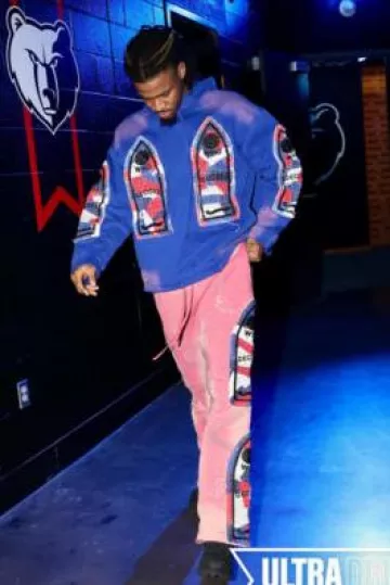 Sweat à capuche fabriqué Who Decides War Blue & RWB Patch Glory porté par Temetrius Morant sur le compte Instagram @memgrizz