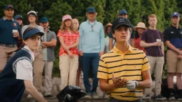 Polo Tommy Hilfiger Regular Fit Stripe Wicking en Amarillo Margarita usado por Santi (Peter Dager) como se ve en Stick (S01E05)