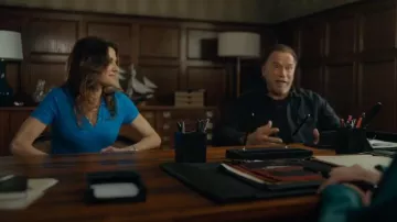 Top de suéter con cuello de Calvin Klein usado por Tally (Fabiana Udenio) como se ve en FUBAR (S02E01)