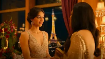 Rohit Gandhi + Rahul Khanna Mist Crossover Panels Vestido usado por Bella 'Bae' Chowdhary (Ananya Panday) como se ve en Call Me Bae (S01E01)