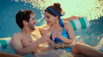 Arete de Amoeba Kinoko de Studio Metallurgy usado por Bella 'Bae' Chowdhary (Ananya Panday) como se ve en Call Me Bae (S01E01)