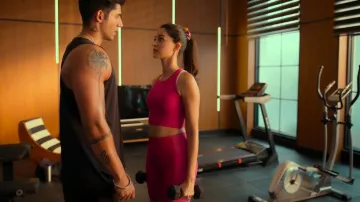 Pantalones cortos de ciclismo deportivos sin costuras de H&M en DryMove usados por Bella 'Bae' Chowdhary (Ananya Panday) como se ve en Call Me Bae (S01E01)
