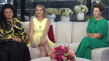 Mono de Oliver Bonas con mangas abullonadas en la cintura y pierna ancha usado por Claire Lynch como se vio en Today with Jenna & Friends el 18 de junio de 2025