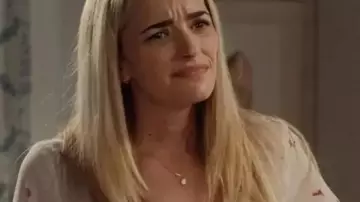 Ginny & Georgia S03 Georgia Miller White Floral Blouse of Georgia Miller (Brianne Howey) in Ginny & Georgia (S03E07)