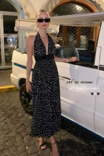 Sandalias de charol Dolce & Gabbana DG usadas por Leonie Hanne en su publicación de Instagram Story el 12 de junio de 2025