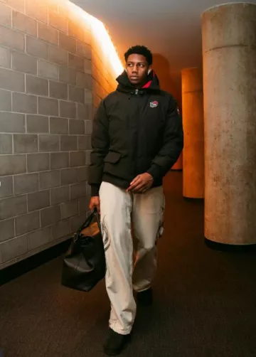 Louis Vuitton Sac fourre-tout noir 'Georges GM' porté par R. J. Barrett sur le compte Instagram @raptors