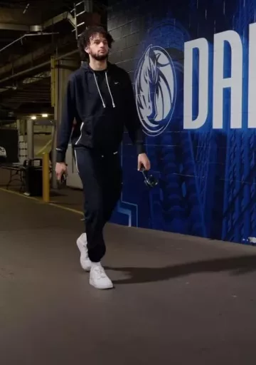 Nike Air Force 1 Low 'White' worn by Dereck Lively II on the Instagram account @dallasmavs