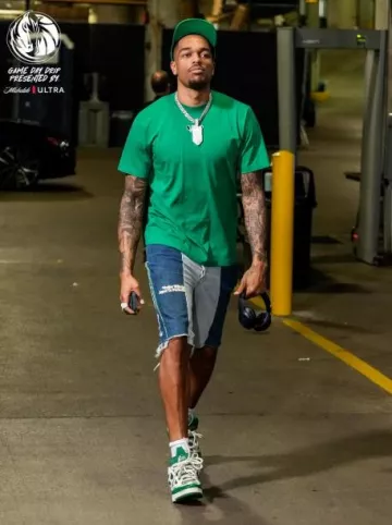 Off White Green Paisley Arrows T Shirt worn by Paul Jamaine Washington Jr. on the Instagram account @dallasmavs