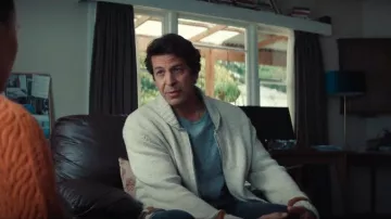 Merona Cotton Striped Beige Full Zip Collar Knit porté par George Barlin (Don Hany) comme on le voit dans The Survivors (S01E03)