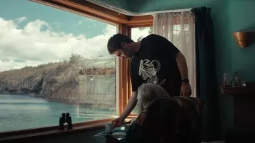 Ripcurl Archive Serial Friller Tee worn by Kieran Elliott (Charlie Vickers) as seen in The Survivors (S01E03)