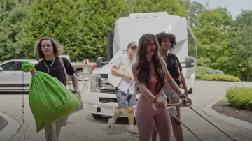 Skims Pink Ribbed Plunge usado por Ariana Biermann como se ve en Next Gen NYC (S01E03)