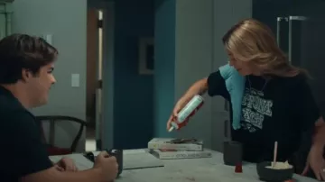 Etsy Vintage T shirt, t-shirt des années 1970 porté par Nicky Macintosh (Elizabeth Banks) comme on le voit dans The Better Sister (S01E02)