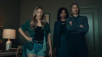 Chemise boutonnée Heritage portée par Nicky Macintosh (Elizabeth Banks) comme on le voit dans The Better Sister (S01E02)