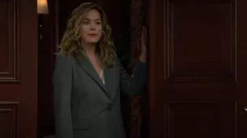 Blazer ceinturé Maje Villette porté par Hope Logan (Annika Noelle) comme on le voit dans The Bold and the Beautiful le 11 juin 2025