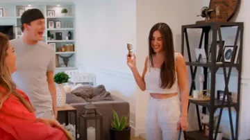 Reformation Olivia Linen Two-Piece Set worn by Michelle Lally as seen in The Valley (S02E09)