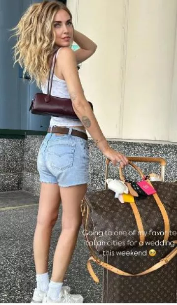 New Balance 9060 Lace-Up Sneakers portée par Chiara Ferragni sur son post Instagram Story le 13 juin 2025