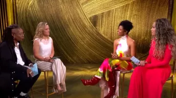TWP Demie Pantalon large en lin et coton à rayures panachées porté par Sara Haines comme on le voit dans The View le 19 juin 2025