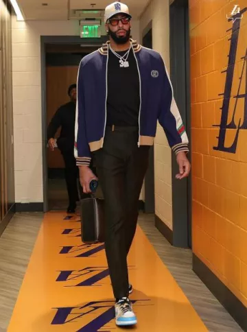 Jordan 1 Low Lance Mountain worn by Anthony Davis on the Instagram account @lakers