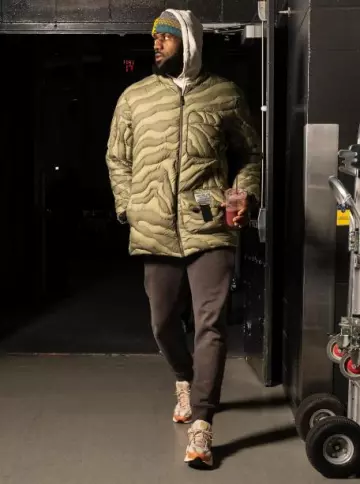 Louis Vuitton Dark Brown LVSE Jogger Sweatpants worn by LeBron James on the Instagram account @leaguefits