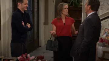 Chemisier en crêpe Patrizia Pepe porté par Diane Jenkins (Susan Walters) comme on le voit dans Les Feux de l’Amour le 10 juin 2025