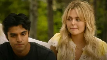 Haut Doen Josephine porté par Cadence Sinclair (Emily Alyn Lind) comme on le voit dans We Were Liars (S01E01)