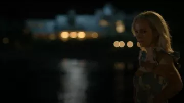 V Chapman El vestido Vera usado por Bess Sinclair (Candice King) como se ve en We Were Liars (S01E01)