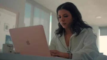 Lululemon Scuba Oversized Half-Zip Hoodie porté par Chandi comme on le voit dans AMERICA’S SWEETHEARTS : Dallas Cowboys Cheerleaders (S02E02)