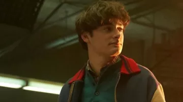 Chaqueta bomber azul usada por Will Byers (Noah Schnapp) en Stranger Things (T05)