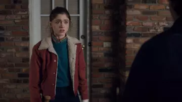 La veste de Nancy Wheeler (Natalia Dyer) dans Stranger Things S01E05