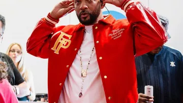 Blouson aviateur rouge Will Smith Summertime Ball 2025 porté par Will Smith sur le compte Instagram @capitalofficial