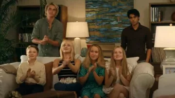 Vestido floral Aqua Ditsy usado por Bonnie Sinclair (Emerson MacNeil) como se ve en We Were Liars (S01E02)