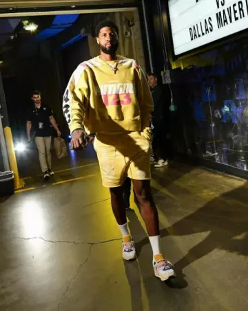 Nike Air Max 1 Tan Lines worn by Paul George on the Instagram account @laclippers