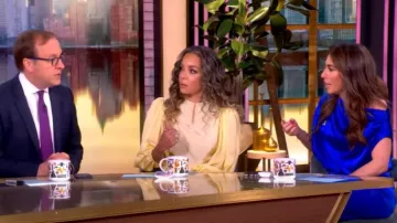 El top drapeado de Sei usado por Alyssa Farah Griffin como se ve en The View el 23 de junio de 2025