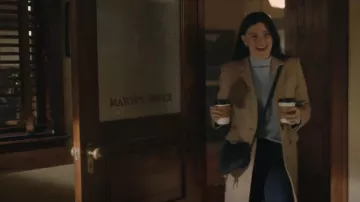 Chloé Mini Marcie Leather Saddle Bag usada por Kate Hawthorne (Meredith Garretson) como se ve en Resident Alien (T04E03)