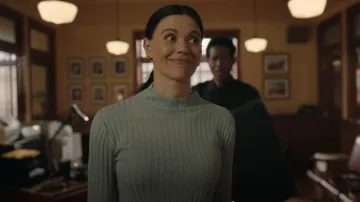 Reformation Cori Pull à col roulé côtelé porté par Kate Hawthorne (Meredith Garretson) comme on le voit dans Resident Alien (S04E03)