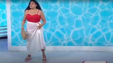 Maje 224 FiltFlower Platform Wedge Sandales portées par Michelle Buteau, comme on le voit dans Today with Jenna & Friends le 20 juin 2025