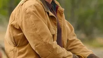 Ransom Canyon Lucas Russell Chaqueta de algodón marrón usada por Lucas Russell (Garrett Wareing) en Ransom Canyon (T01)