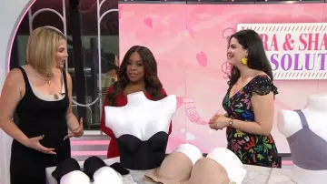 Vestido largo de seda Rixo Ossy usado por Kimmay Caldwell como se ve en Today with Jenna & Friends el 23 de junio de 2025