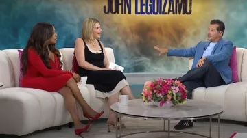 Robe en jersey à col bénitier portée par Niecy Nash comme on le voit dans Today with Jenna & Friends le 23 juin 2025