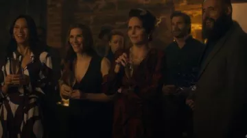 Vestido cruzado de Free People Kinsley usado por Rita Weiss (Alison Brooks) como se ve en SurrealEstate (T03E10)