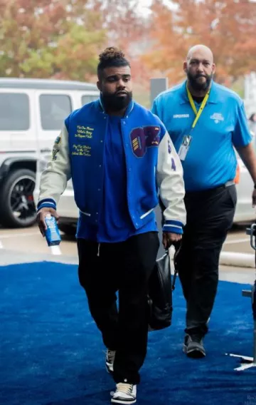 Louis Vuitton Sac à bandoulière Monogram Noir 'Racer' porté par Ezekiel Elliott sur le compte Instagram @ezekielelliott