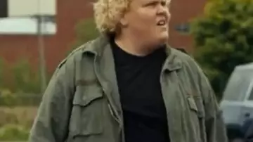 FUBAR S02 Fortune Feimster Green Jacket worn by Ruth 'Roo' Russel (Fortune Feimster) in FUBAR (S02)